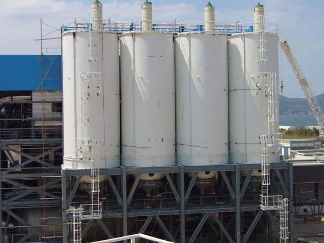 Dewatered sludge silos with feeding and descharge equipments in a waste water treatment plant