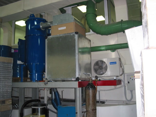 Dedusting system with HEPA filters and air recirculation