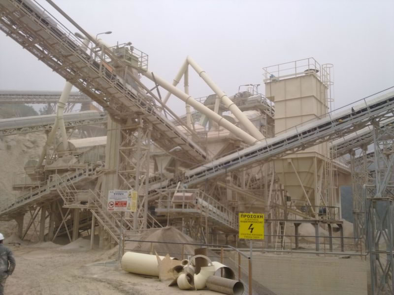 Bag filter for dedusting crushers and conveyor belts in a lime stone quarry