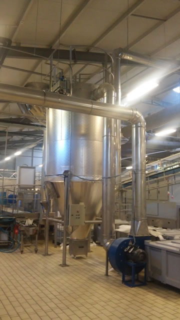 Insulated INOX filter with heating elements in a food factory