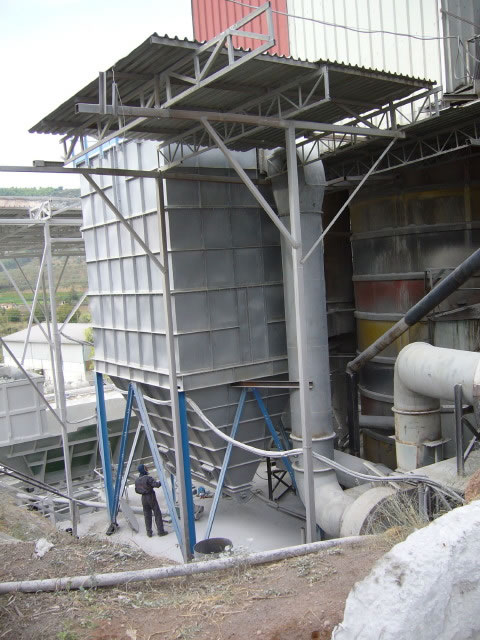 Dedusting of a lime kiln