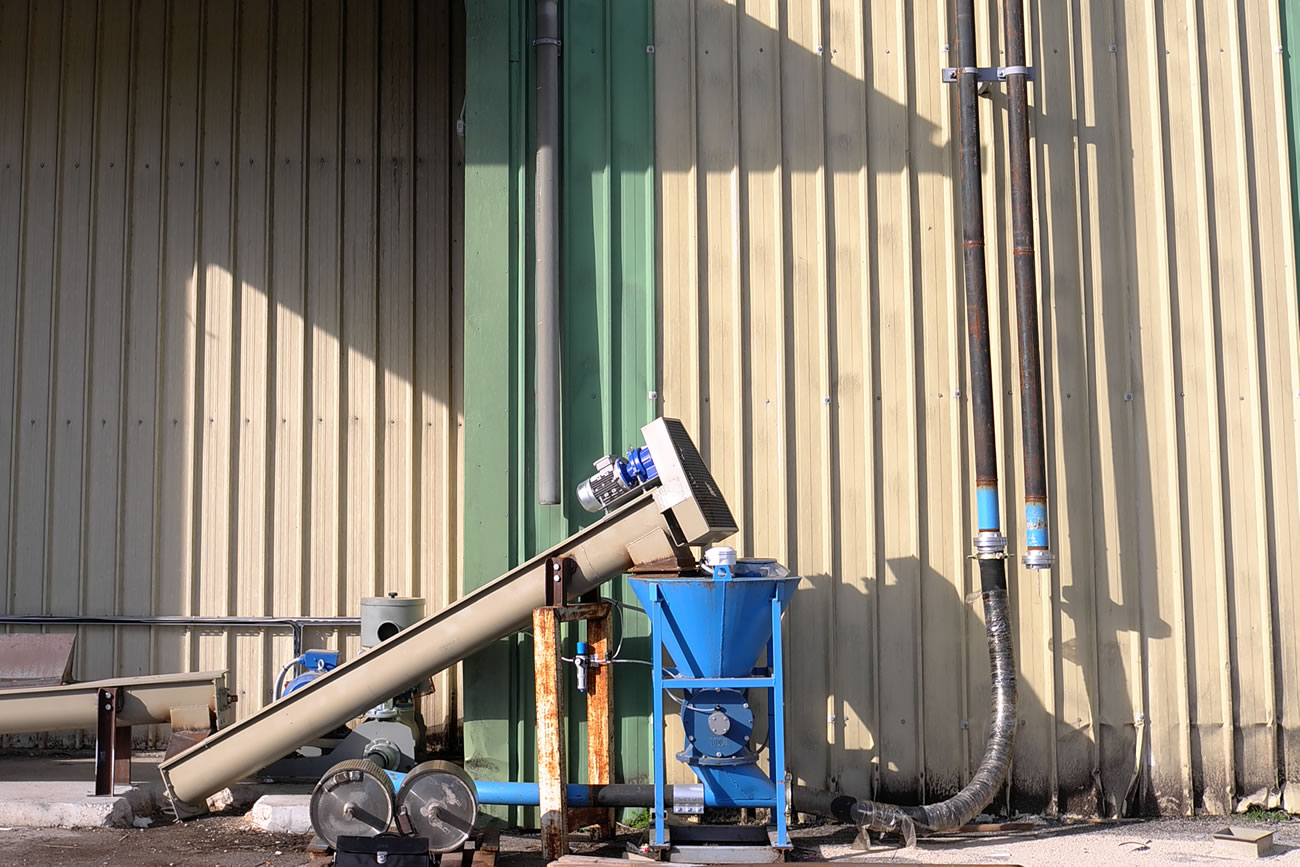 pneumatic conveying of 10 t/h calcium carbonate in an animal feed factory