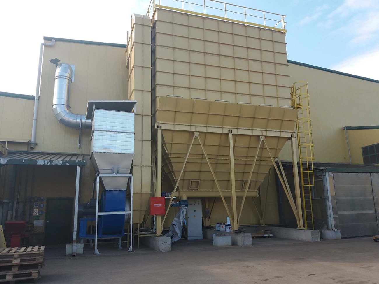 Bag filter 900 m2 for dedusting a contaminated soil recycling plant